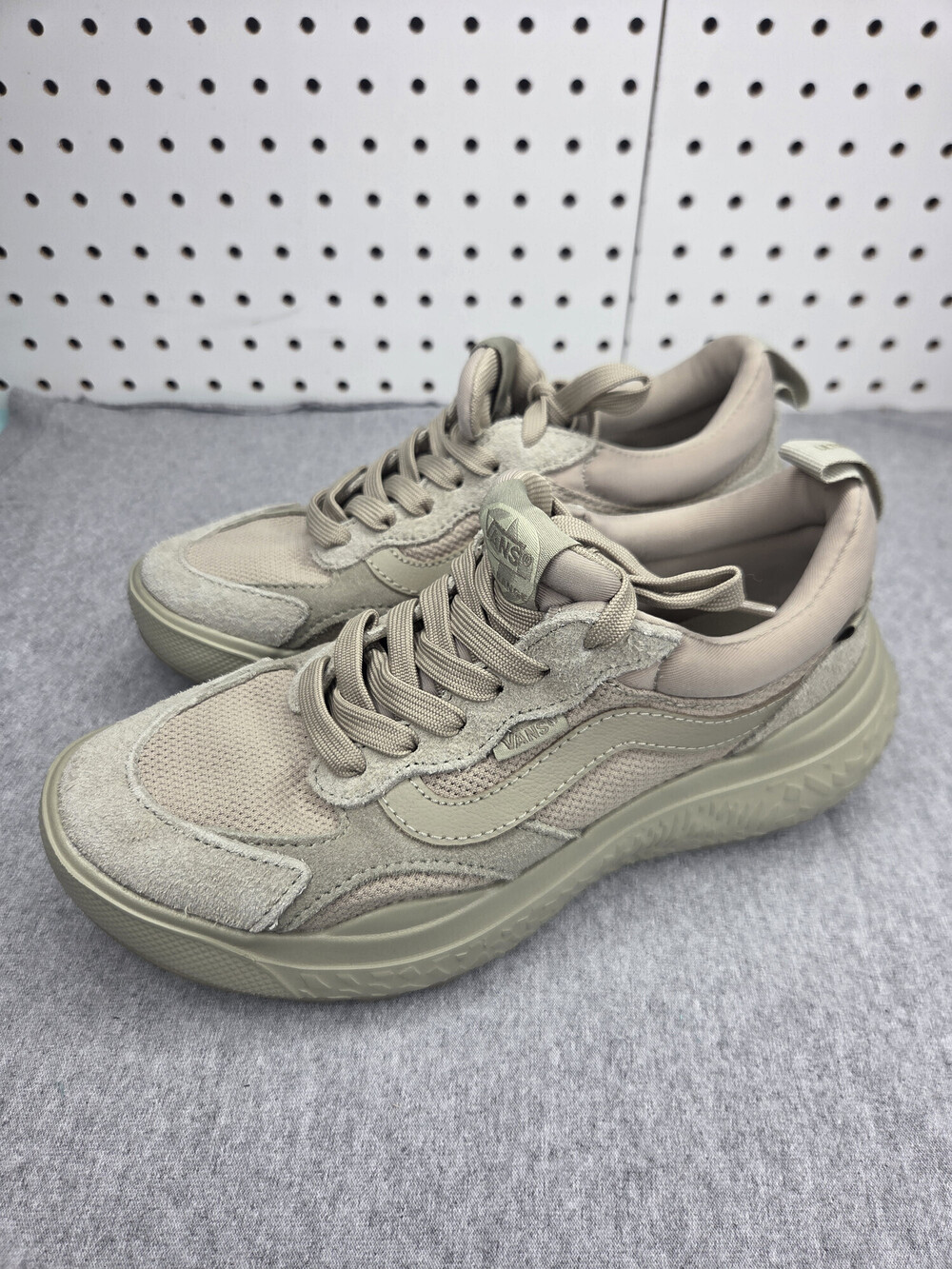 Vans UltraRange Neo VR3 MTE Mono Sage Womens 7 Green Suede Sneakers